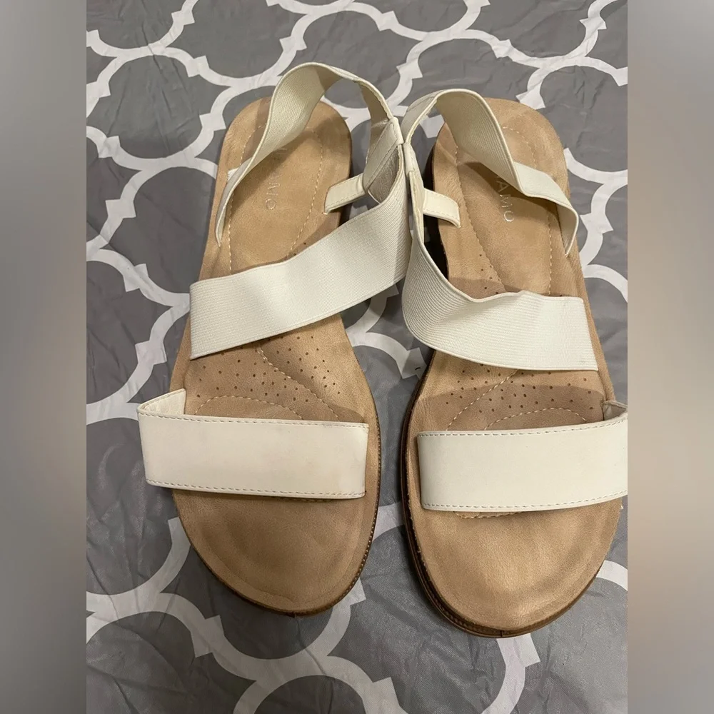Andiamo Size 9W White Stretch Comfort Sandal Padded Soles